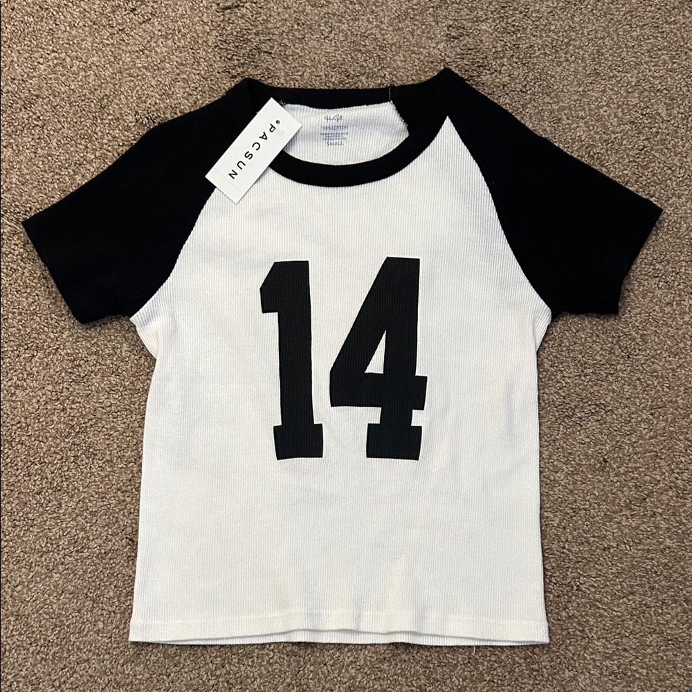 Brandy Melville Black and White Raglan Crop Top